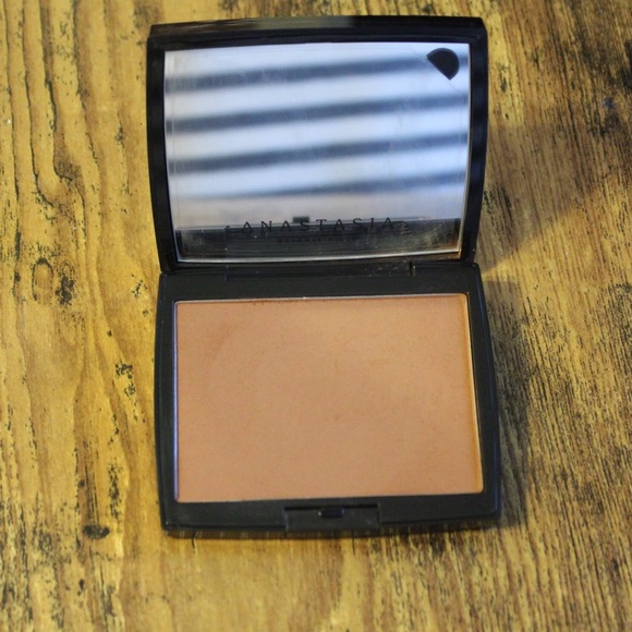 Powder bronzer - Picture 2 of 2